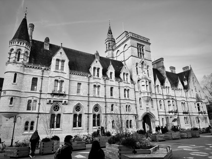 Victoria's Budget Delivers Housing Density Rules, Tram Upgrades, Hospital Expansion for Geelong